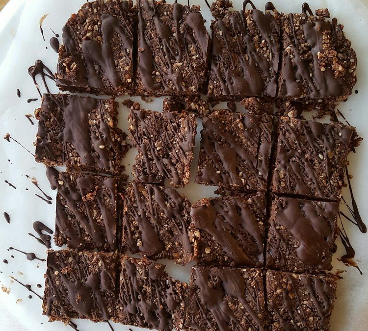 Chocolate Protein Energy Bar (vegan, no bake)